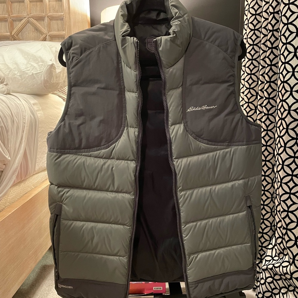 Mens Small Eddie Bauer reversible puffer vest